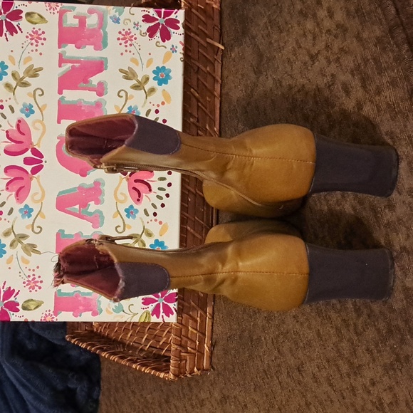 ANDIAMO BOOTIES - Picture 2 of 7